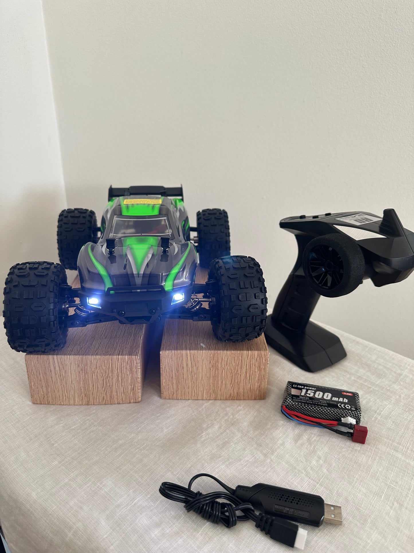RC STRIKER 4WD Brushless Off-Road Monster