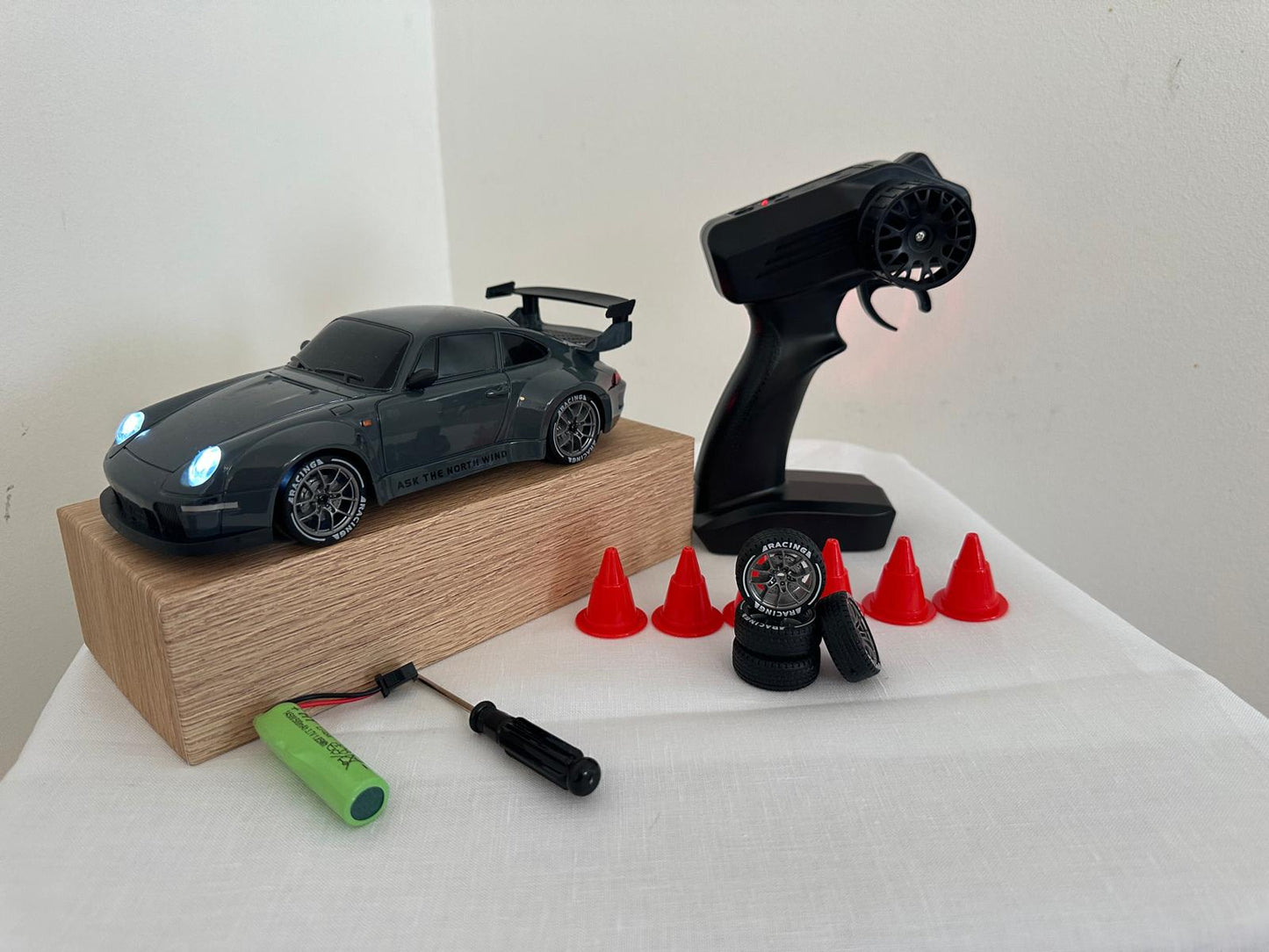 RC Porsche – Drifta Auto (Pelēks)