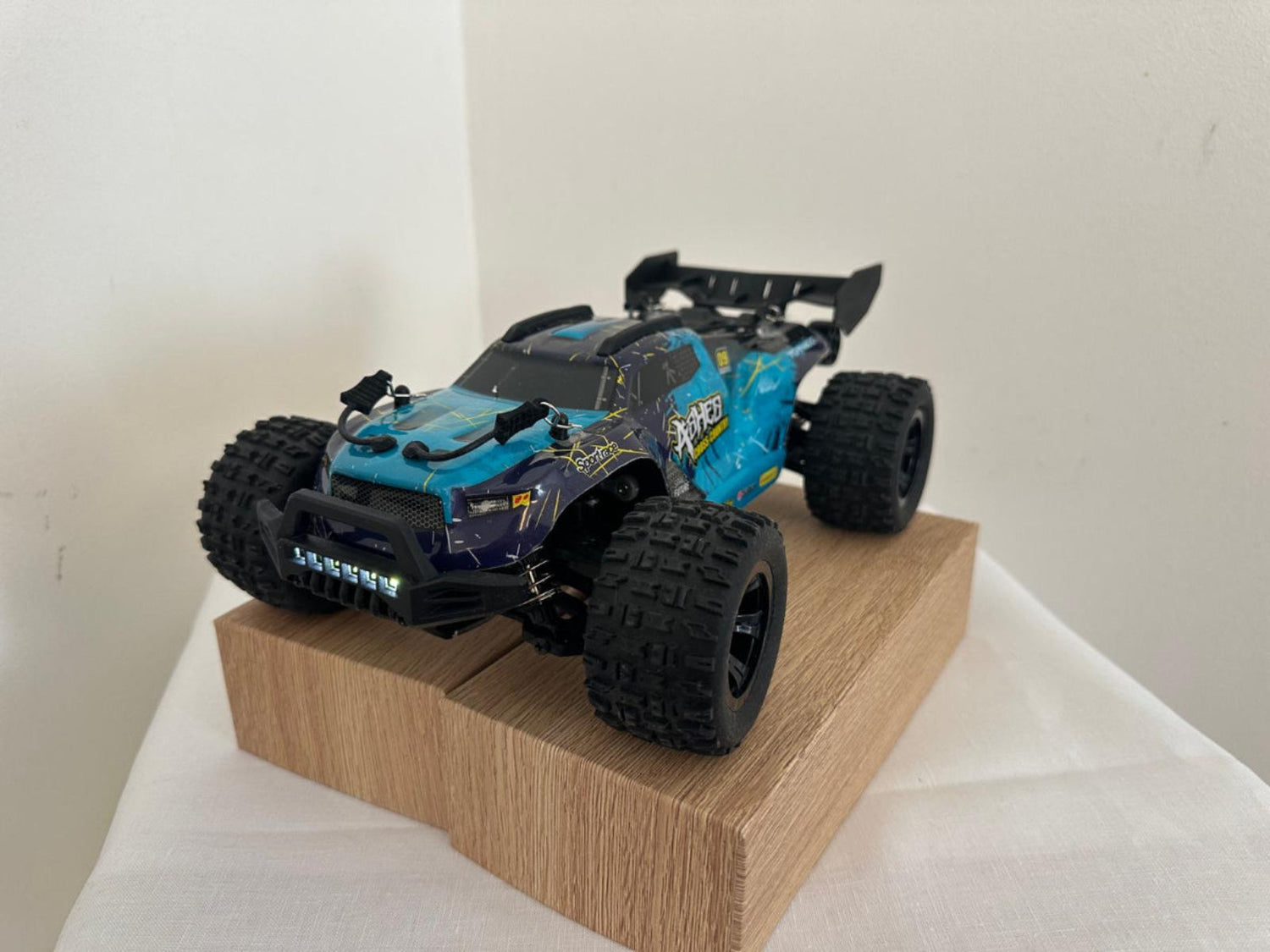 RC Brushless Monster - Rezerves daļas & baterijas