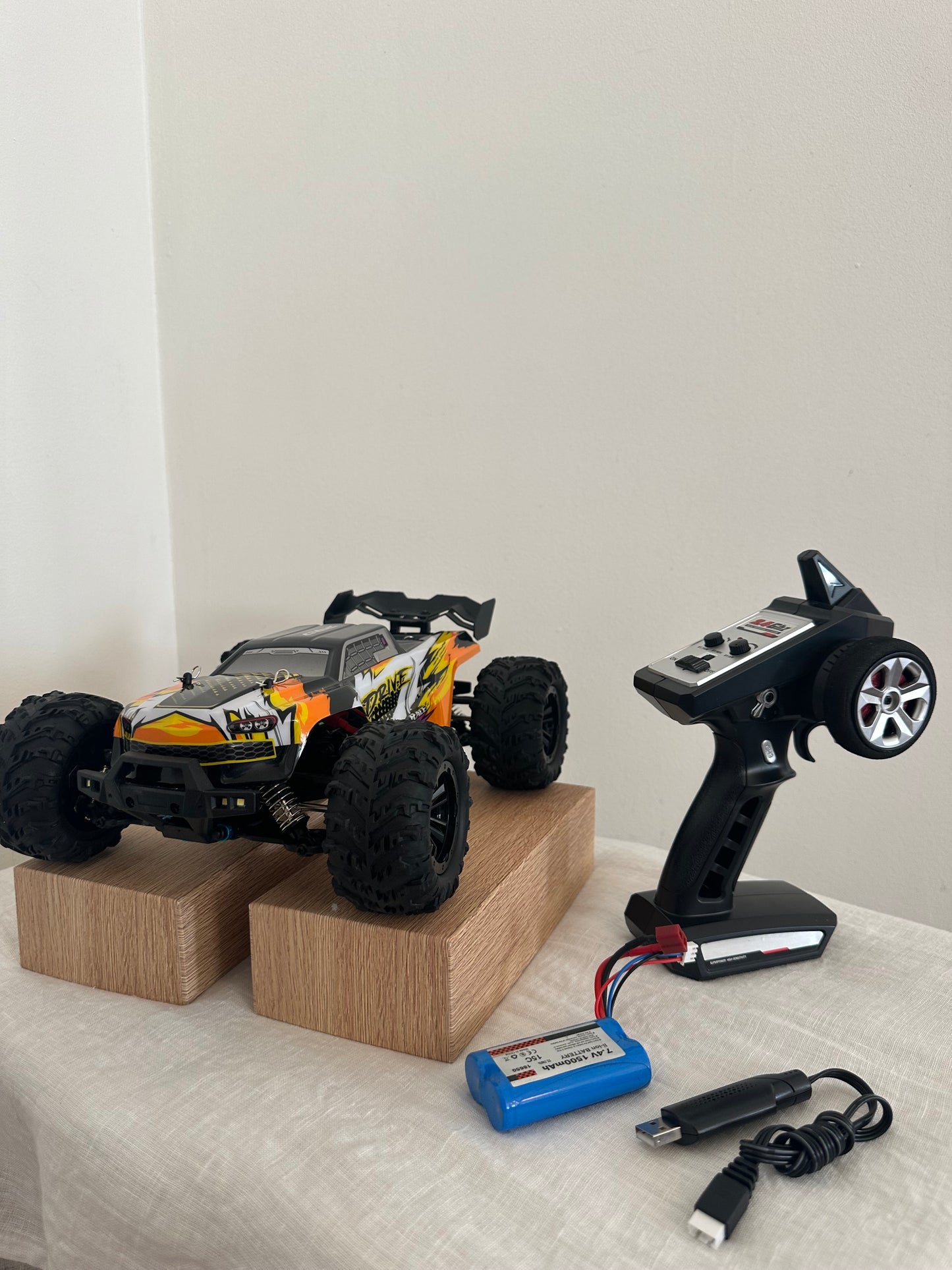 PRO MONSTER  brushless– 4WD Bezceļu Superauto