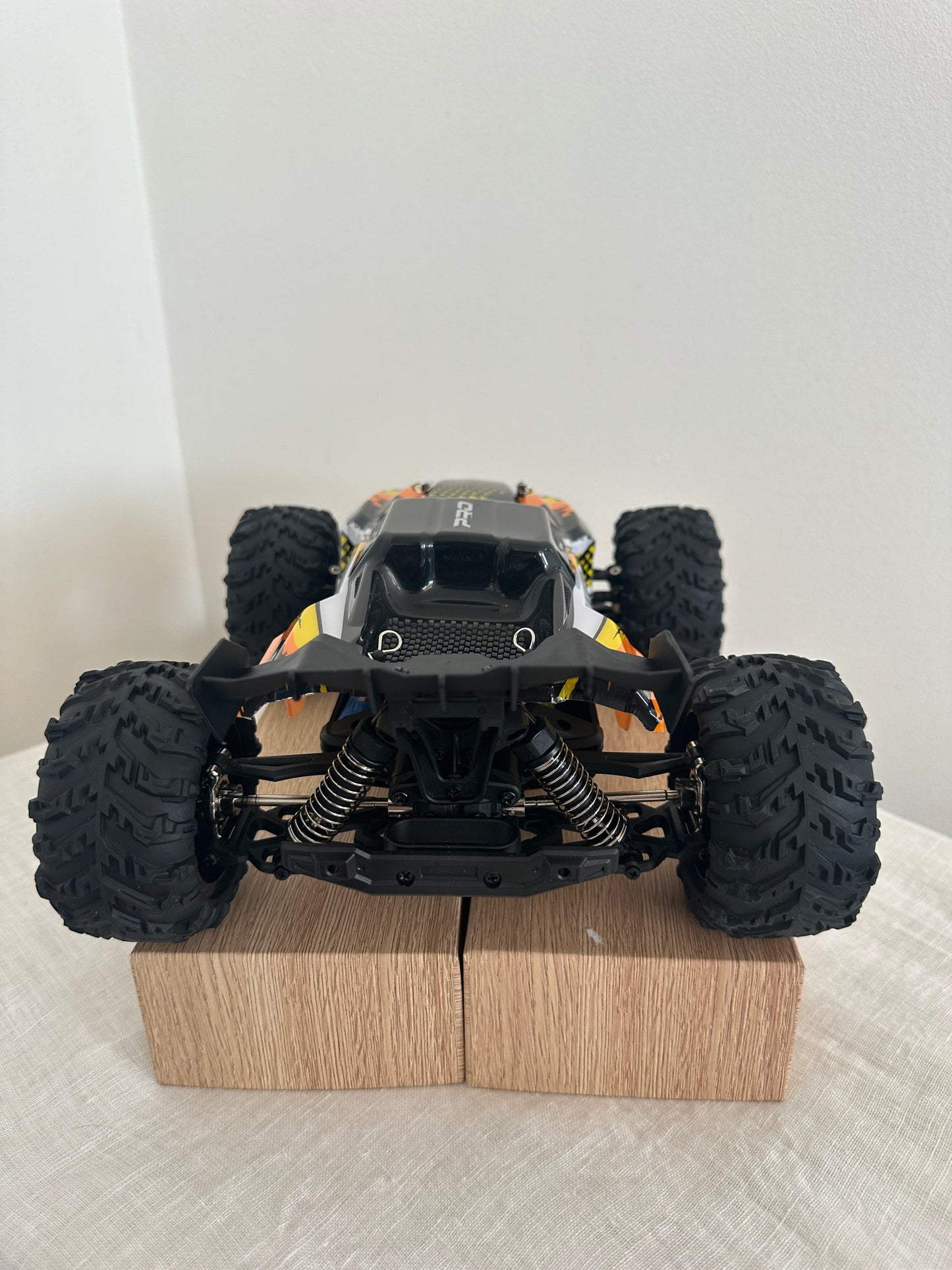 PRO MONSTER  brushless– 4WD Bezceļu Superauto