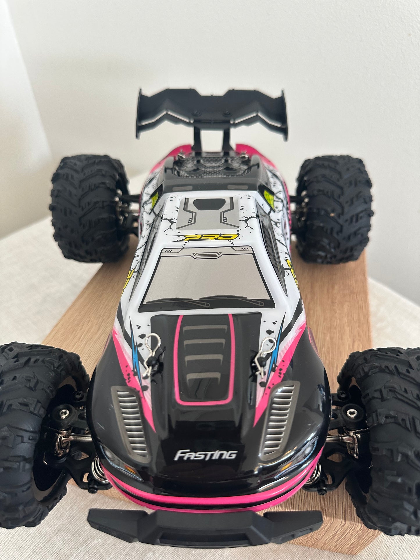 PRO MONSTER  brushless– 4WD Bezceļu Superauto