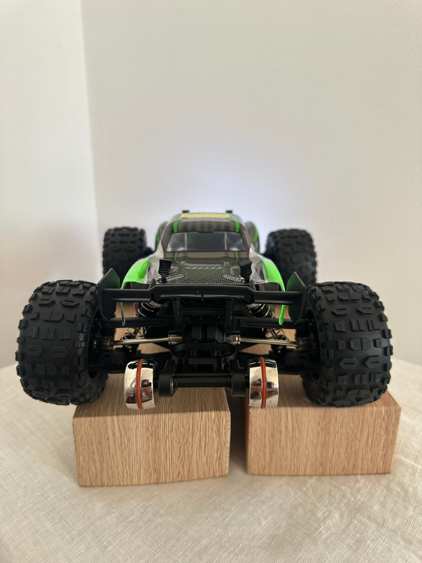 RC STRIKER 4WD Brushless Off-Road Monster