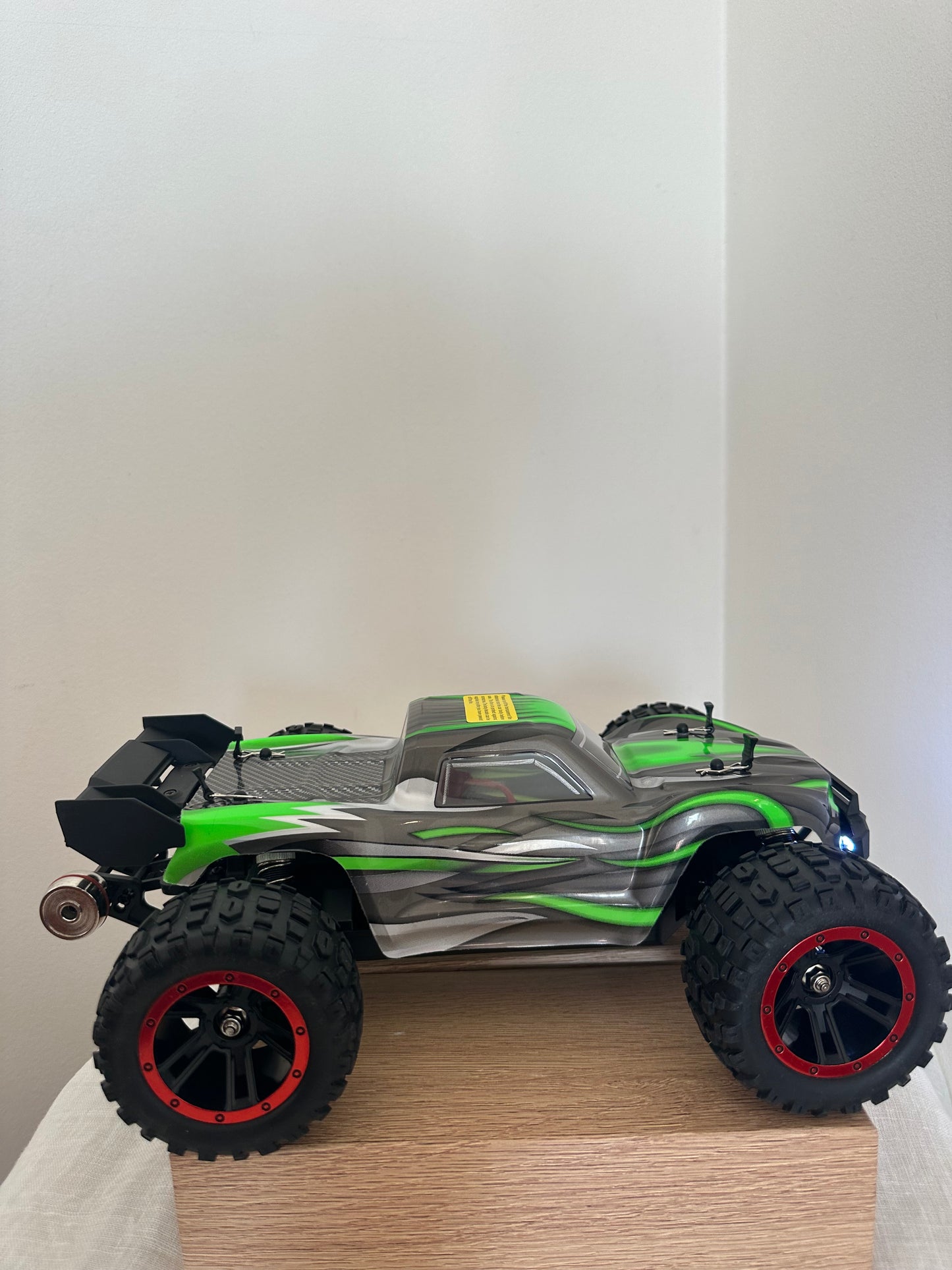 RC STRIKER 4WD Brushless Off-Road Monster