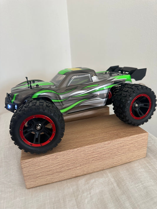 RC STRIKER 4WD Brushless Off-Road Monster