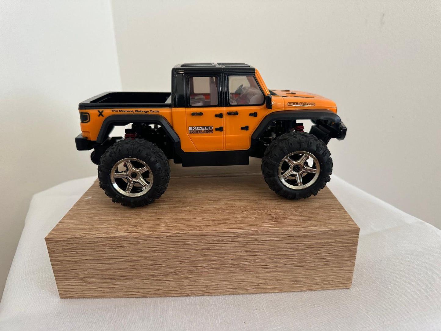 RC Džips – 4WD Bezceļu Monstrs