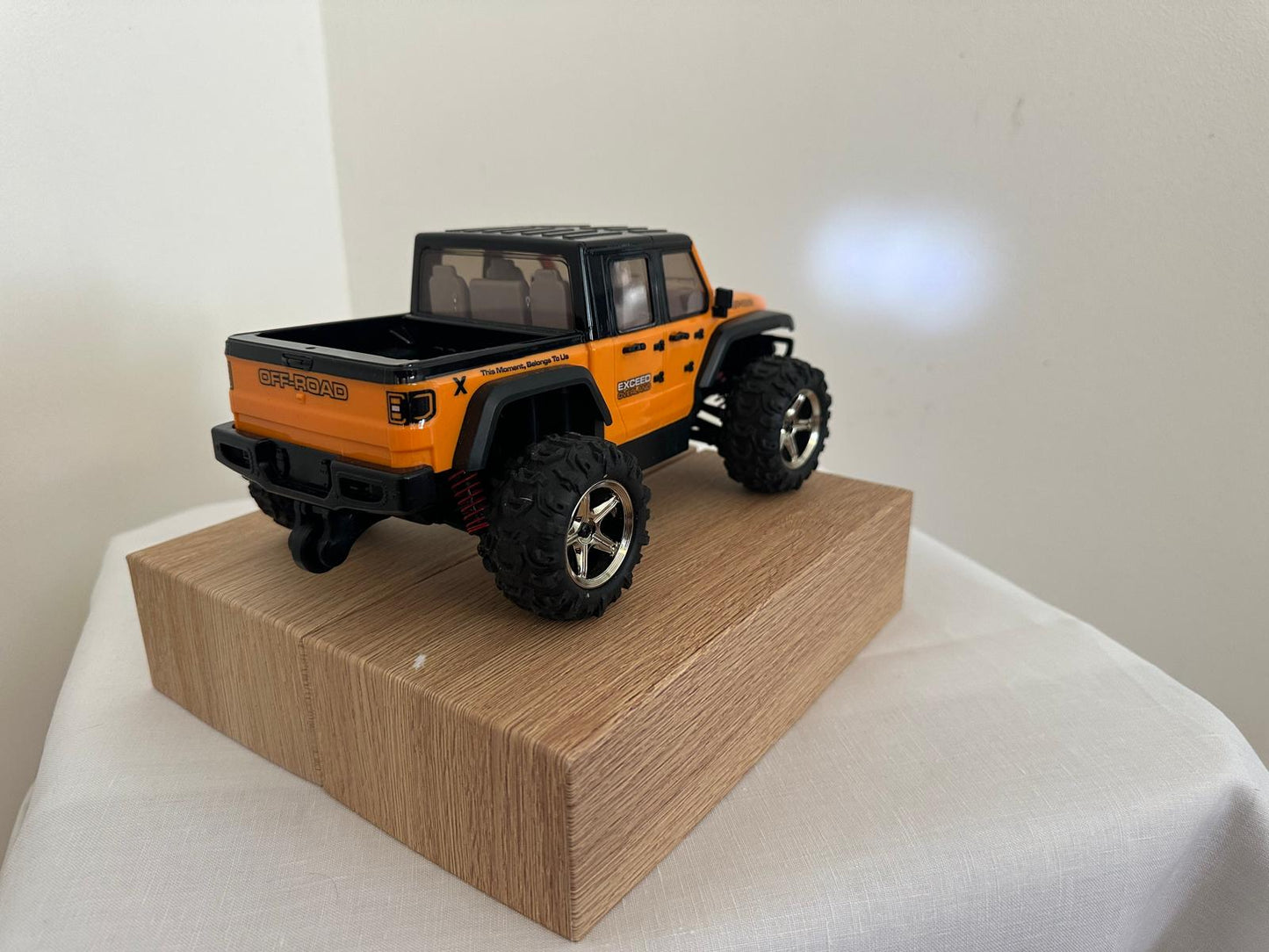 RC Džips – 4WD Bezceļu Monstrs