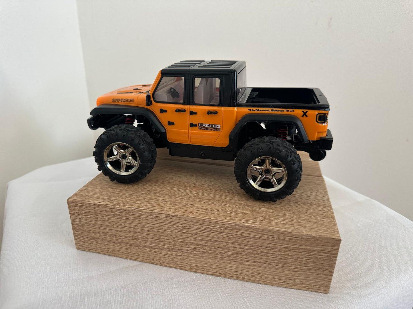 RC Džips – 4WD Bezceļu Monstrs