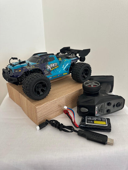 RC Brushless Monster – 4WD Bezceļu Superauto