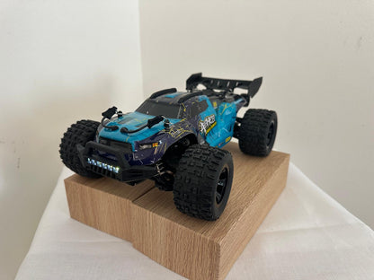 RC Brushless Monster – 4WD Bezceļu Superauto