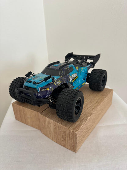 RC Brushless Monster – 4WD Bezceļu Superauto